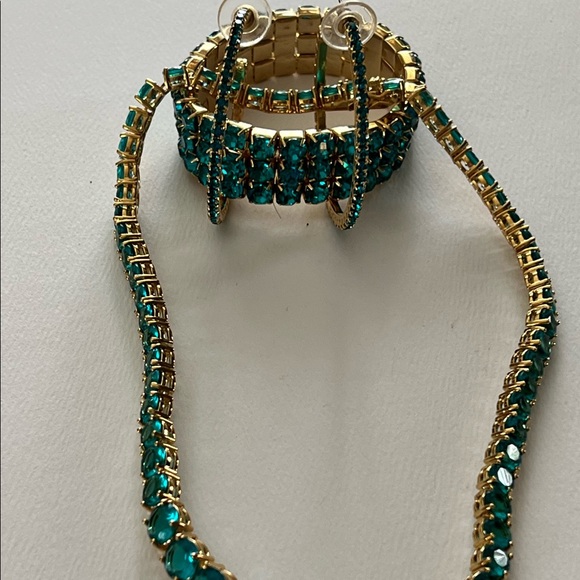 Jewelry - Turquoise Teal Jewelled 3 piece jewelry set bracelet earrings necklace